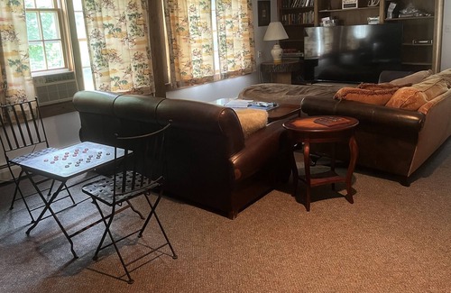 Freedom Otro | Family fun retreat in an antique farmhouse nestled in the white mountains.