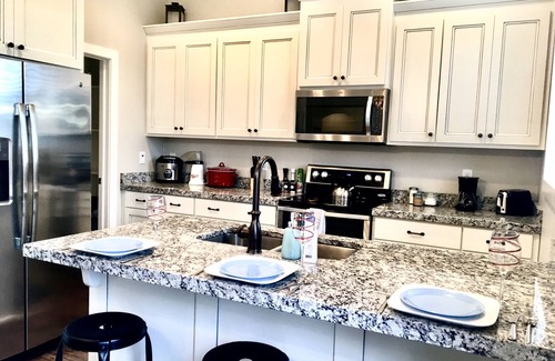 Idaho Falls Casa | Nueva bañera de hidromasaje, sala de literas, sala de juegos, patio privado cercado, para más de 16 personas