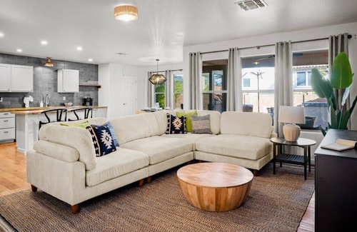 Oro Valley Casa | Family FUN | Pool | Fire Pit | PuttPutt