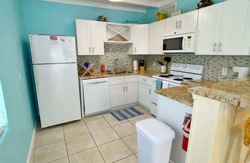 Port Canaveral Cabaña | Family Fun Starts Here! Cozy 3BR + Sunroom, 2-Min Walk to the Beach!"