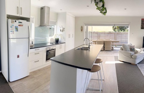 Mangawhai Casa | Family Fun - Sunny, fully-fenced, holiday home - walk to the village, markets, Bennetts, Tavern and more