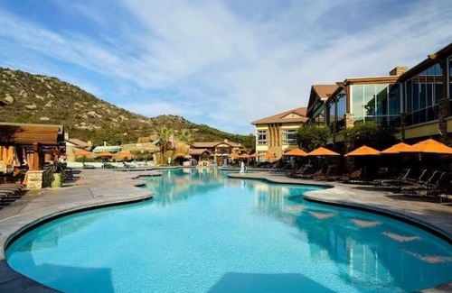 Lawrence Welk Resort Village Condominio | Family Fun Two-bedroom Condo with Golf, Pools, Water Slides and so much more..