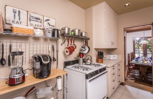 Westside Santa Cruz Casa | ¡Diversión familiar! Encanto del viejo mundo, bañera de hidromasaje + Ubicación perfecta en el lado oeste de Santa Cruz