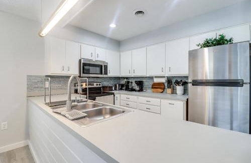 East Stroudsburg Casa | Family Gem with Deck Across From Shawnee Mountain!