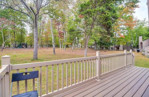 East Stroudsburg Casa | Family Gem with Deck Across From Shawnee Mountain!