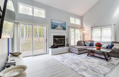 East Stroudsburg Casa | Family Gem with Deck Across From Shawnee Mountain!