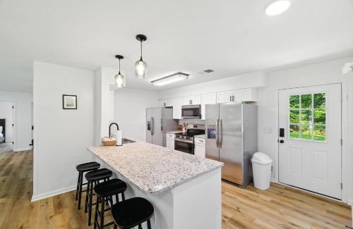 Winston - Salem Casa | Family Getaway 9BR Open-Concept Retreat home