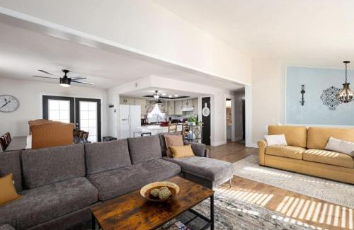 Mount Pleasant Casa | Family Getaway and Modern Farmhouse