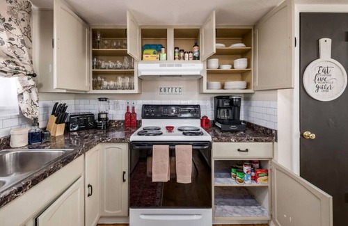 Mount Pleasant Casa | Family Getaway: Modern Farmhouse for Adventure!