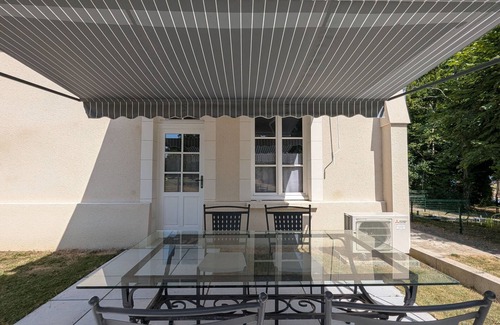 Valencay Cabaña | Encantadora villa cerca del Castillo de Valençay, ideal para familias, con terraza privada y jardín.