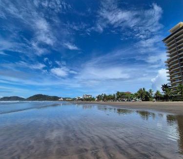 Barrio Santa Lucía Apartamento | Family getaway, pool, beach and surf