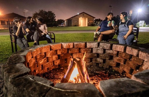 Carlyss Casa | Family Getaway: Pools, Fishing & More Near Big Lake Adventures
