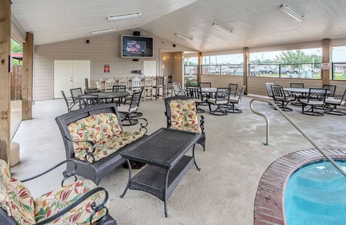 Carlyss Casa | Family Getaway: Pools, Fishing & More Near Big Lake Adventures