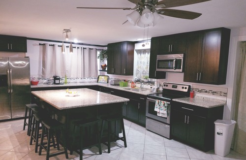 Lake Magdalene Casa | Family Getaway - spacious & near Busch Gardens/USF with Private 1bedroom suite