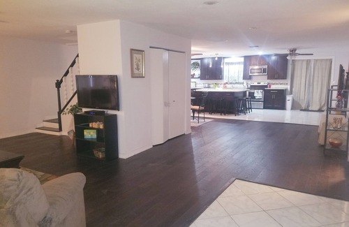 Lake Magdalene Casa | Family Getaway - spacious & near Busch Gardens/USF with Private 1bedroom suite