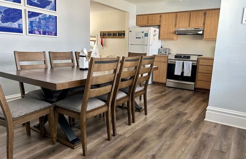 Huron Casa | Family Getaway to Lake Erie + Beach + Cedar Point