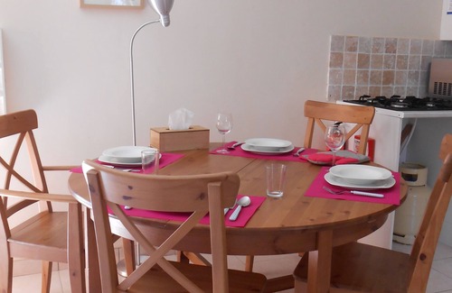 Abjat-sur-Bandiat Apartamento | Apartamento familiar Passiflora en Dordoña, con piscina y magníficas vistas.