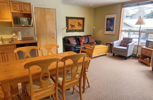 East Kootenay Condominio | Family & Groups | 2 Q beds + 2 Twin | Portable AC