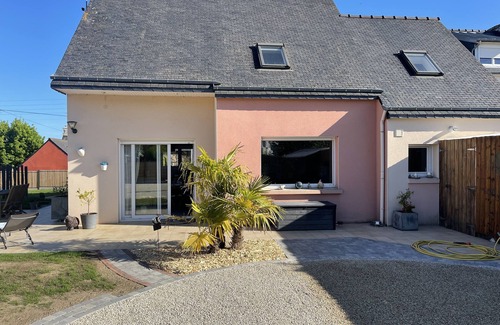 Etables-sur-Mer Casa | Family home with garden and large terrace
