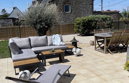 Etables-sur-Mer Casa | Family home with garden and large terrace
