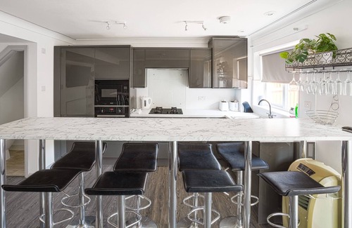 Peacehaven Apartamento | Casa de vacaciones familiar con bañera de hidromasaje para 8 personas