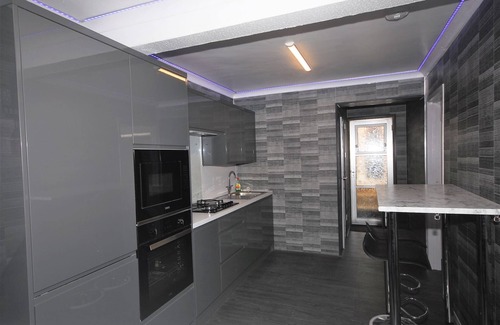 Woodingdean Casa | Casa de vacaciones familiar con jacuzzi y sauna para 8 personas