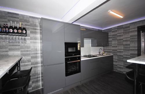 Woodingdean Casa | Casa de vacaciones familiar con jacuzzi y sauna para 8 personas