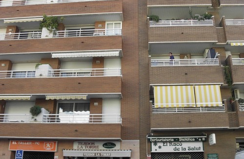 Torredembarra Apartamento | VACACIONES FAMILIARES cerca de PLAYA, en el centro del PUEBLO (Mar y Montaña)