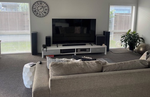 Pyes Pa Casa | Family Home, 3 Minutes to Mall, Cinema and Restaurants lake Walks,5mins to Mount