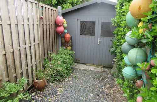 Pouldreuzic Casa | Family home 300 m from the sea with enclosed garden, rated 3 stars.