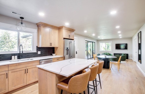 Coeur d'Alene Casa | Family Home 6 Mi to Dtwn CDA: Lake & Sunset Views!