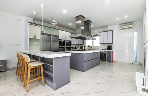 Poblats Maritims Apartamento | Casa Familiar 9 Pax|Smart TV|Centro|Playa|Café|AC