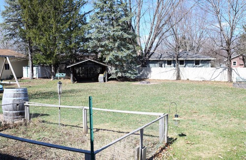 Eau Claire Casa | Family home and office with large backyard in the city