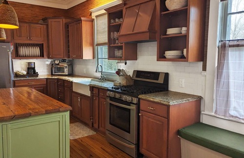 Opelika Casa | Family home blocks from Downtown Opelika & less than 10 miles from Auburn campus