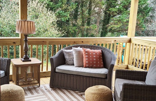 Opelika Casa | Family home blocks from Downtown Opelika & less than 10 miles from Auburn campus
