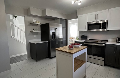 The Meadows Casa | Family home by Butterfield Park in festive Castle Rock for the holiday season!