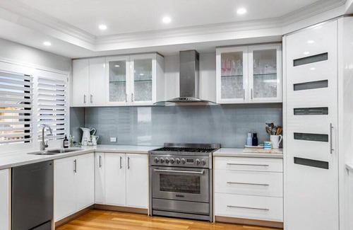 Fremantle Casa | Family Home close to Beach, Public Transport with Pool