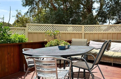 Melville Casa | Family home close to shops, beach and entertainment.