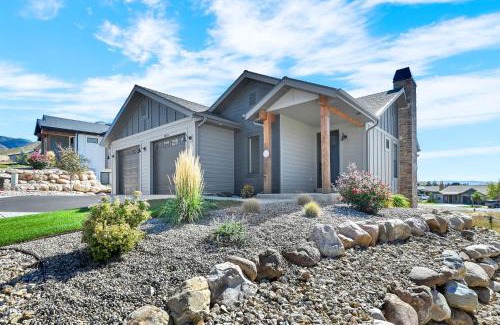 Wolf Creek Casa | Family Home in Eden w Hot Tub and Gym