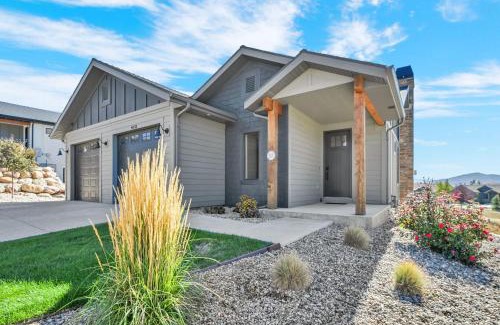Wolf Creek Casa | Family Home in Eden w Hot Tub and Gym