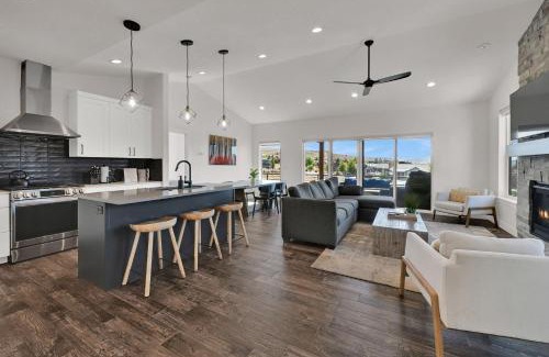 Wolf Creek Casa | Family Home in Eden w Hot Tub and Gym