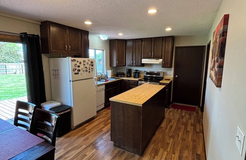 Cedar Rapids - Iowa City Casa | Family Home in Quiet Neighborhood