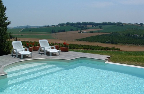 Moncaut Casa | FAMILY HOME. INFINITY POOL. EXCEPTIONAL VIEW