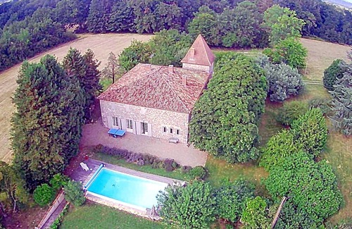 Moncaut Casa | FAMILY HOME. INFINITY POOL. EXCEPTIONAL VIEW