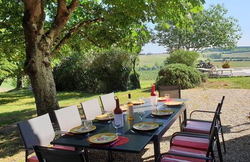 Moncaut Casa | FAMILY HOME. INFINITY POOL. EXCEPTIONAL VIEW