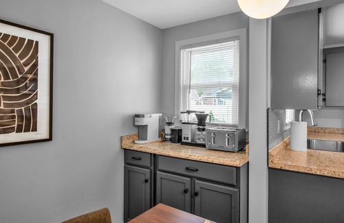 Eggertsville Casa | Family Home, King Beds, EV Charger, WFH, A/C
