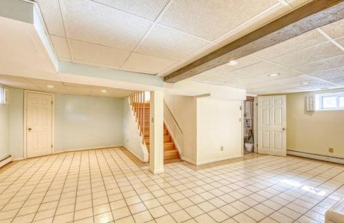 Glen Head Casa | Family Home near NY Beach - Private Workspace