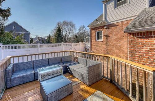 Glen Head Casa | Family Home near NY Beach - Private Workspace