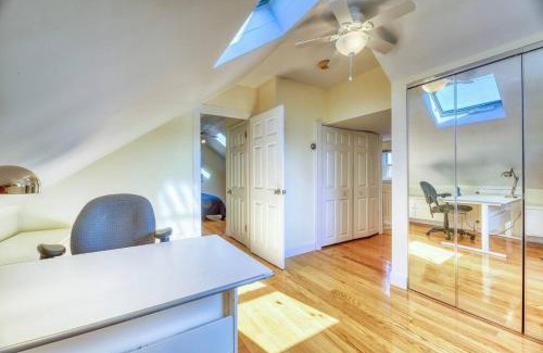 Glen Head Casa | Family Home near NY Beach - Private Workspace