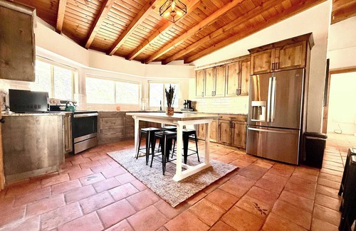 Orderville Casa | Family home near Zion w/resort pool & pickleball
